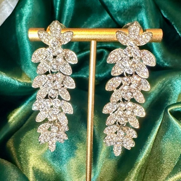 Silver-Tone Crystal Leaf Linear Drop Earrings NIP - Picture 1 of 16